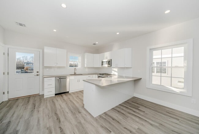 Building Photo - 2818 Ocean Ave