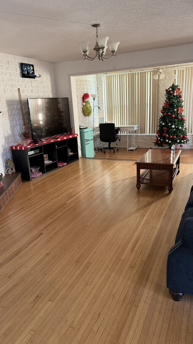 Building Photo - 215 Woodland Ave