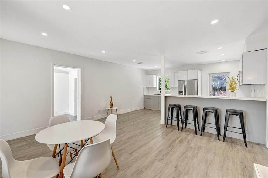 Building Photo - 843 SW 20th St