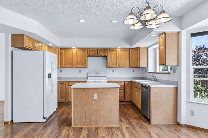 Building Photo - 5660 Many Springs Dr