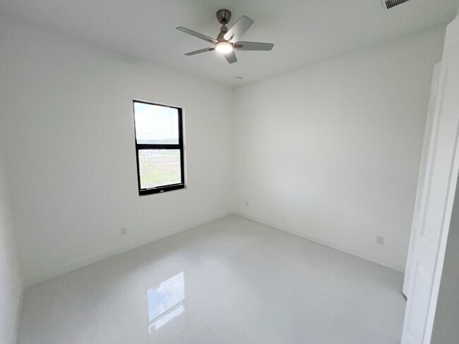 Building Photo - 4333 NW 34th St