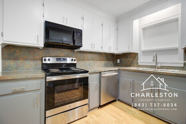 Building Photo - 816 E Estates Blvd