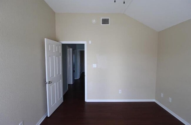 Building Photo - 2603 Jasmine Ln