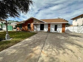 Building Photo - 4610 Retama Dr