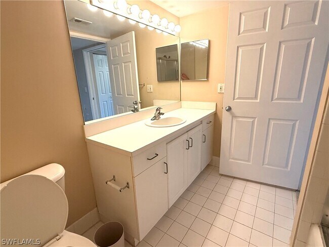 Building Photo - 1865 Florida Club Dr