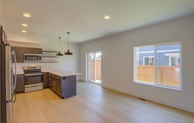 Building Photo - Townhouse 909