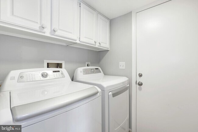 Building Photo - 7329 Fleetwood Ct