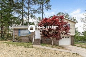 Building Photo - 3 Bedroom Pet-Friendly Home in Birmingham, AL with Main Street Renewal
