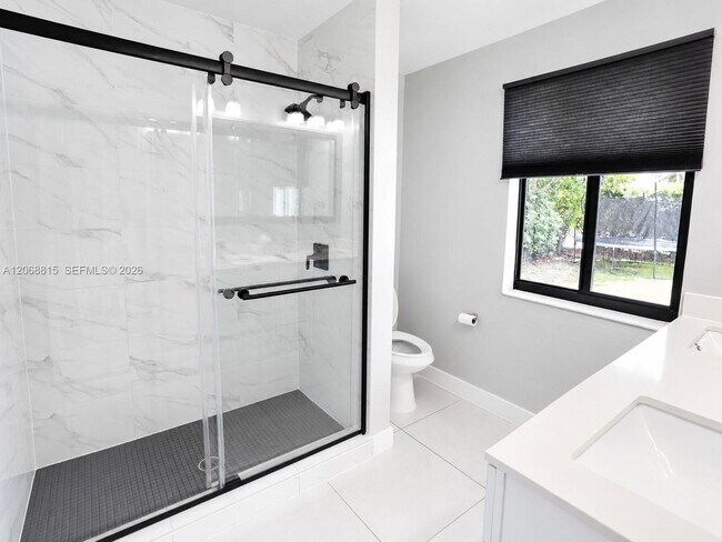 Building Photo - 448 Sailboat Cir