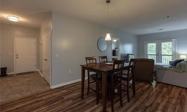 Building Photo - Updated 2BR/2BA Condo with Walk-Out Patio Near Downtown Boone