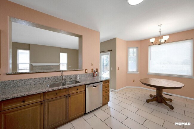 Building Photo - Spacious 4BR House in Broomfield
