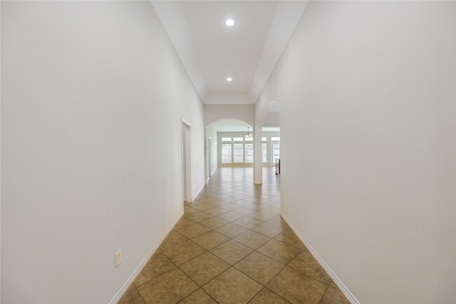 Building Photo - 5615 Stoneridge Ct