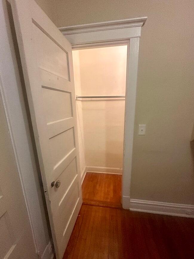 Building Photo - 1340 W Rosedale Ave