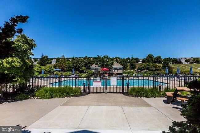 Building Photo - 684 Churchill Rd