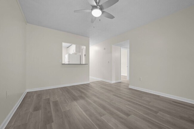 Building Photo - Newly Renovated 2BD/1.5 Bath Condo at Rege...