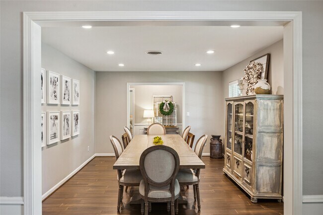 Building Photo - 10714 Piping Rock Ln