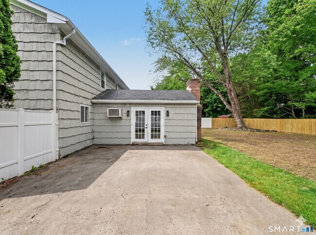 Building Photo - 44 Barmore Dr W