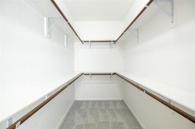 Building Photo - 17523 Quiet Shores Dr