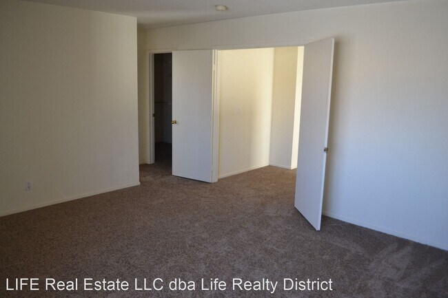 Building Photo - 4 br, 2.5 bath House - 8325 Maple Star