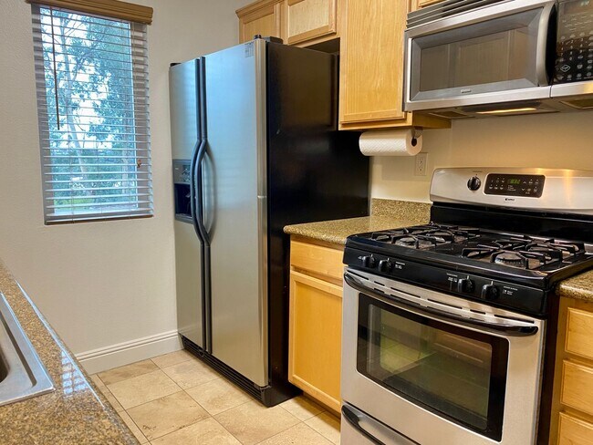 Building Photo - Spacious Two Bedroom featuring Ensuite Bathrooms! TWO ASSIGNED PARKING SPACES! Air Conditioning I...