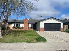 Building Photo - 3br/1.5ba, 2-car Attached garage - Good location