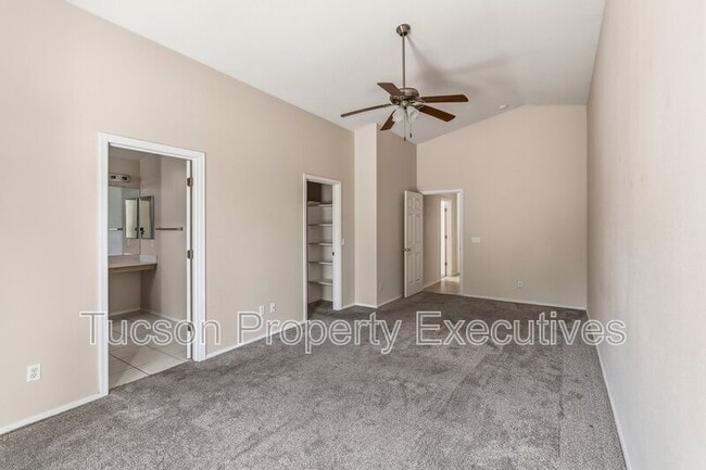 Building Photo - 13256 N Hammerstone Ln