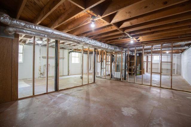 Building Photo - 8 Larose Dr SW