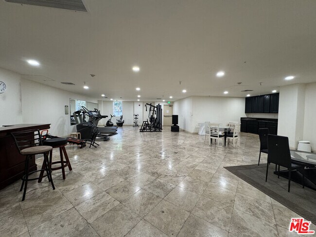 Building Photo - 700 S Ardmore Ave