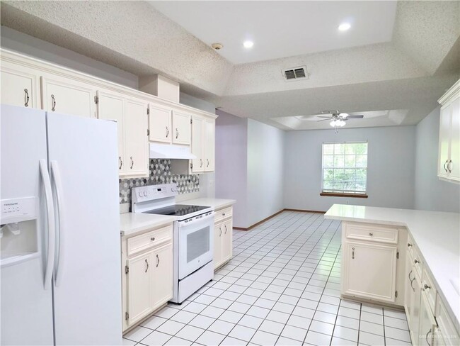 Building Photo - 1216 W Heron Ct