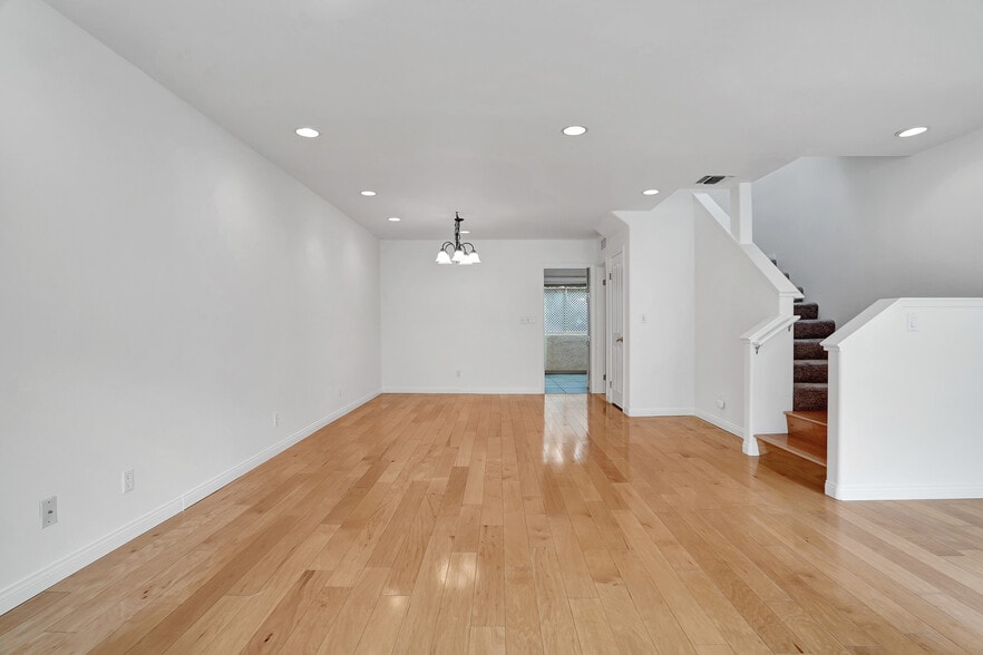 Building Photo - 14101 Dickens St