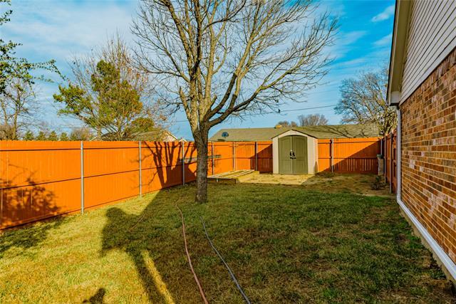 Building Photo - 1306 Lakeside Dr