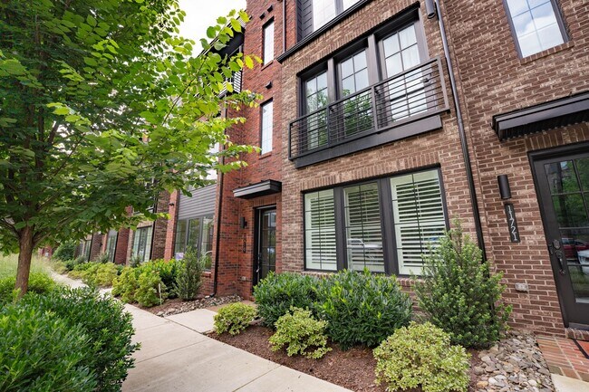 Building Photo - Luxury Reston Rental