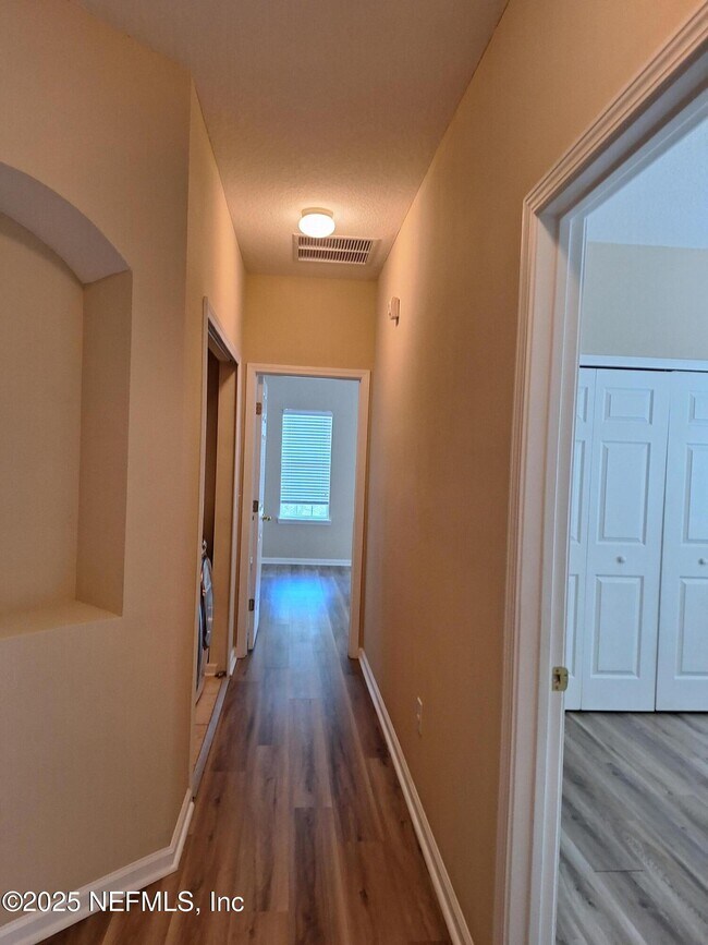 Building Photo - 7217 Deerfoot Cir