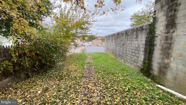 Building Photo - 534 Green St