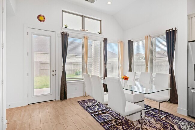 Building Photo - 10718 Blossom River Dr