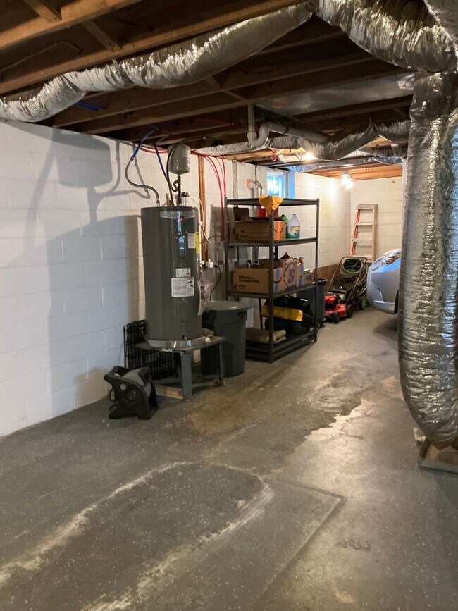 Building Photo - 915 Shearor St