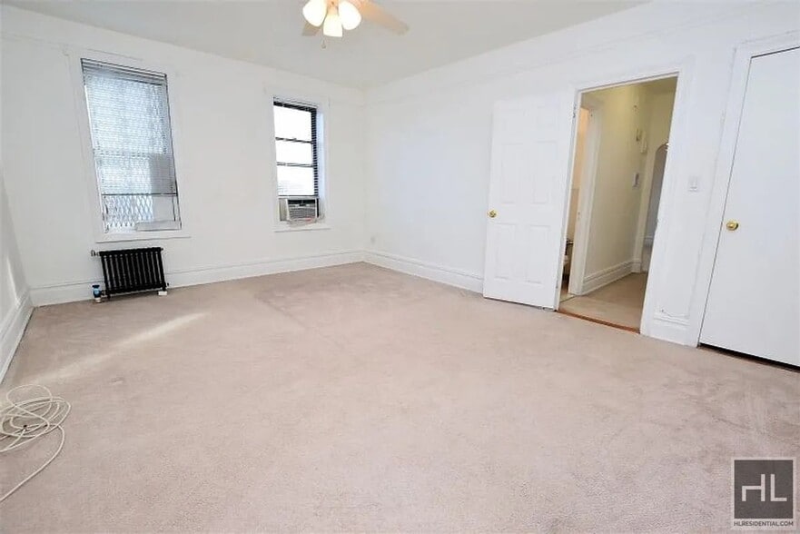 Building Photo - 43 AVENUE