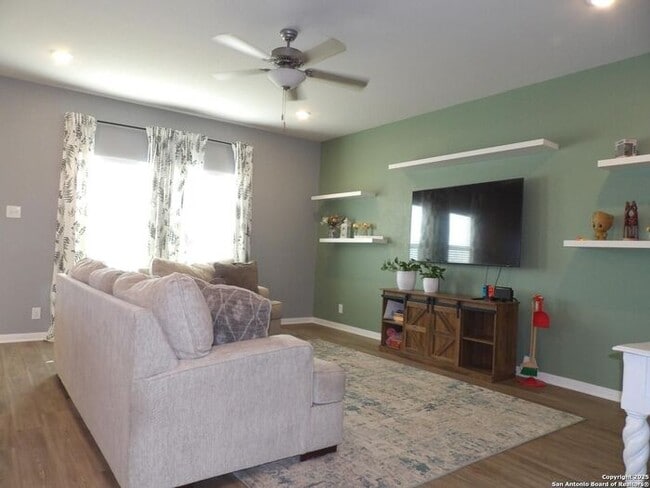 Building Photo - Beautiful and Spacious 4 Bedroom