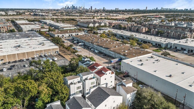 Building Photo - 6106 Clarkson Ln