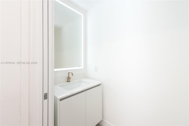 Building Photo - 700 NE 24th St