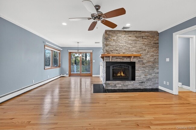 Building Photo - 350 Spring St