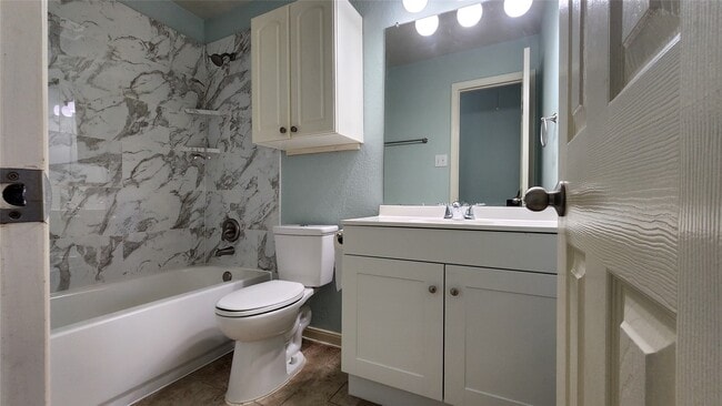 Building Photo - 2003 MacKenzie Way