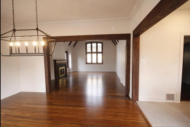 Building Photo - 3 Bed | 2 Bath in Midtown!