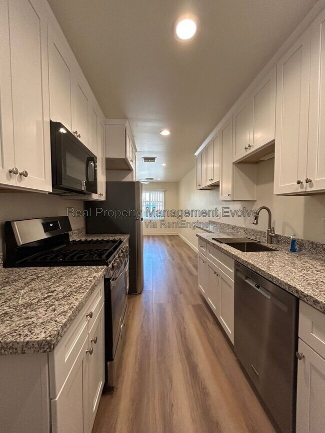 Building Photo - 338 W Highland Ave