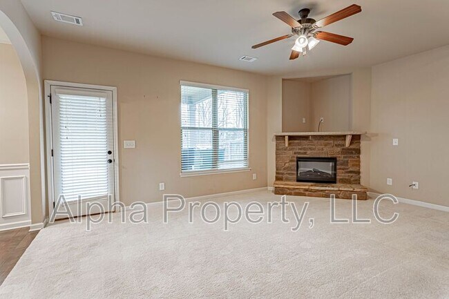 Building Photo - 256 Oak Branch Dr