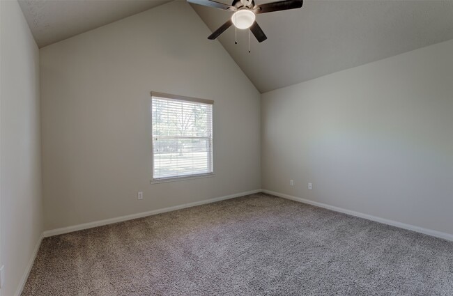 Building Photo - 12960 Orion Ct E