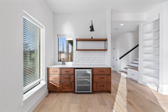 Building Photo - 3802 Commerce St