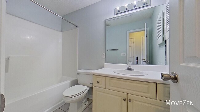 Building Photo - 713 Clearwater Ct