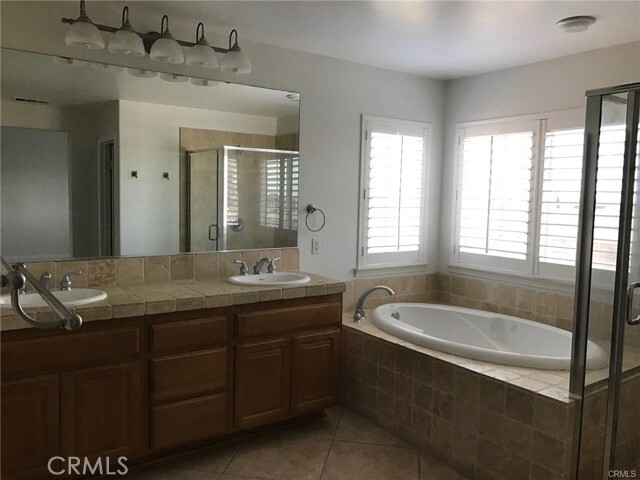 Building Photo - 7602 Pineridge Pl