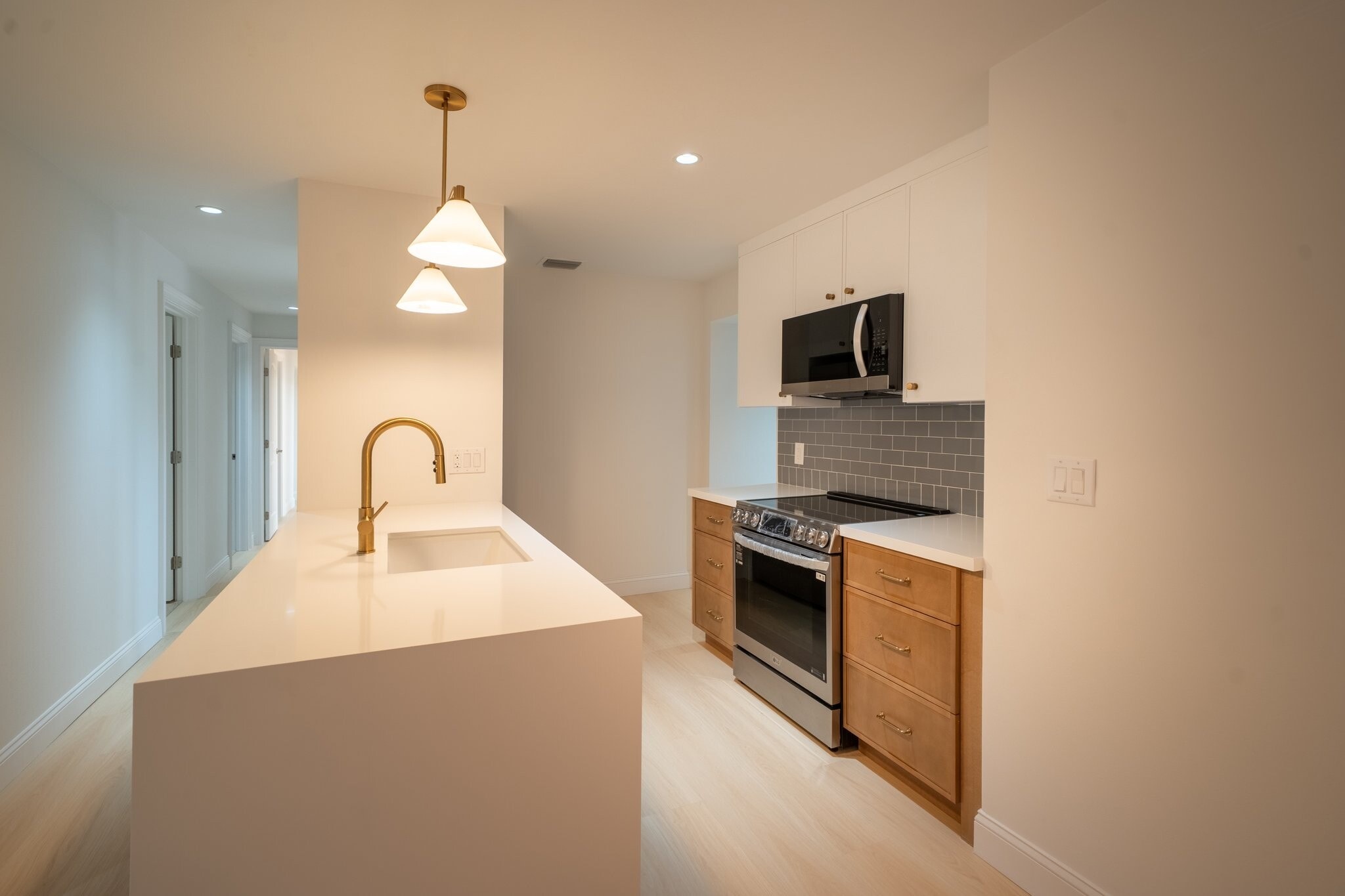 Building Photo - 1550 S Greenway Dr